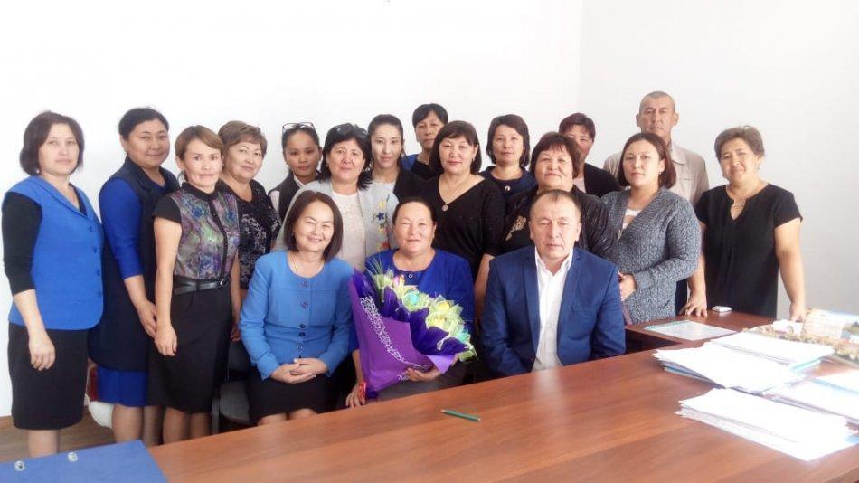 №28 ЖББМ көпжылдық еңбегі бар, ұлағатты ұстаз, математик Сатемирова Асхан апайымыздың зейнет жасына шығуы